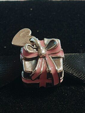 Authentic Pandora Wrapped with Love Present Pink Charm 791132EN24